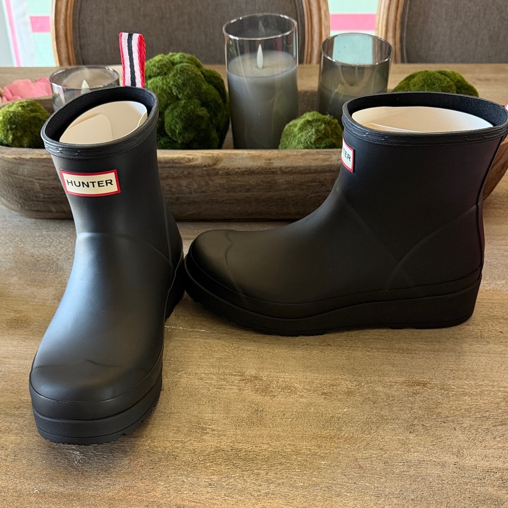 Hunter Short Matte Black Rain Ankle Boots with Red-Trim Pull Tab